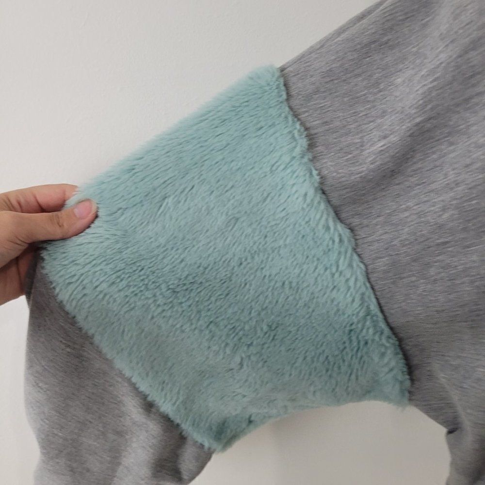 Umgee Sweatshirt Womens S Gray Fuzzy Fur Sleeve Oversized Pullover Lounge - Picture 3 of 14